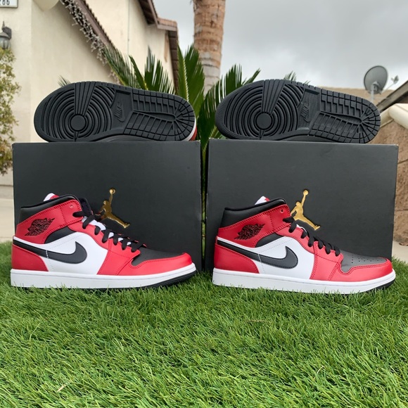 Jordan 1 mid Chicago toe🌟 - Picture 4 of 4